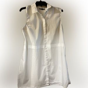 Womens Signature 1 Studio Denim Sleeveless Button Down blouse.